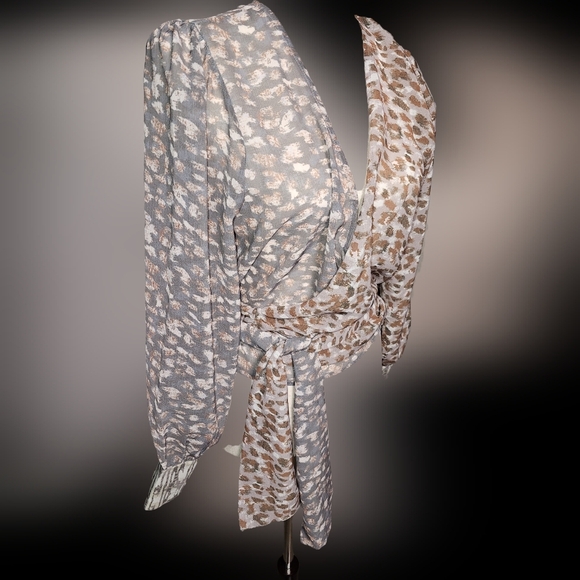 NWT Mystery wrap blouse. Med - Picture 2 of 13
